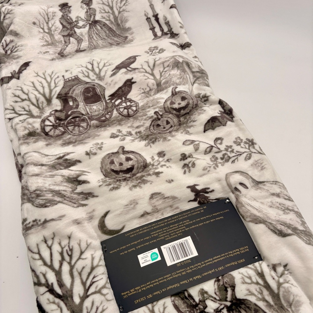 Rachel Roy Halloween Toile Oversized Plush Throw Blanket 60x70 Gothic New - Picture 3 of 6
